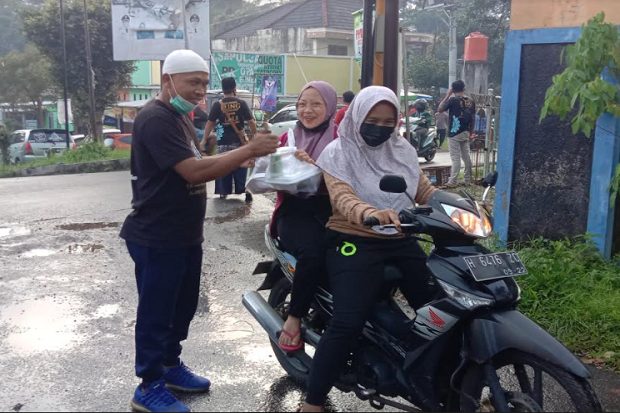 Peduli Sesama, Ponpes...