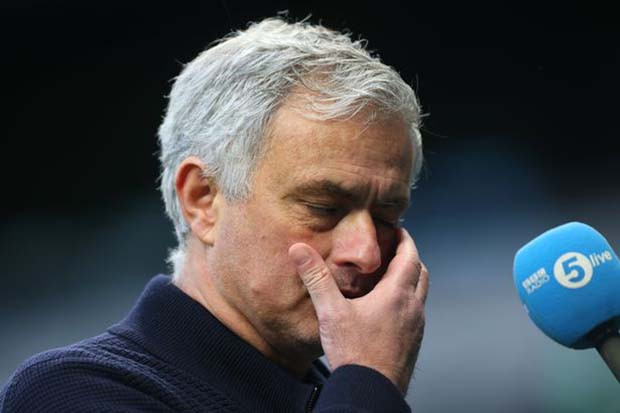 Jose Mourinho Dipecat...