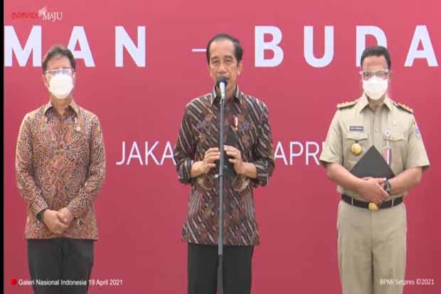 Tinjau Vaksinasi Seniman,...