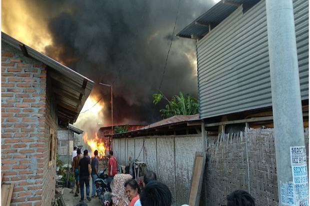 Gudang Spring Bed Terbakar,...