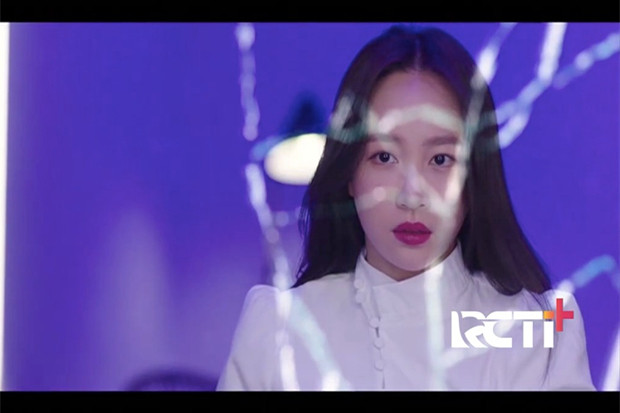 Sinopsis SF8 White Crow,...
