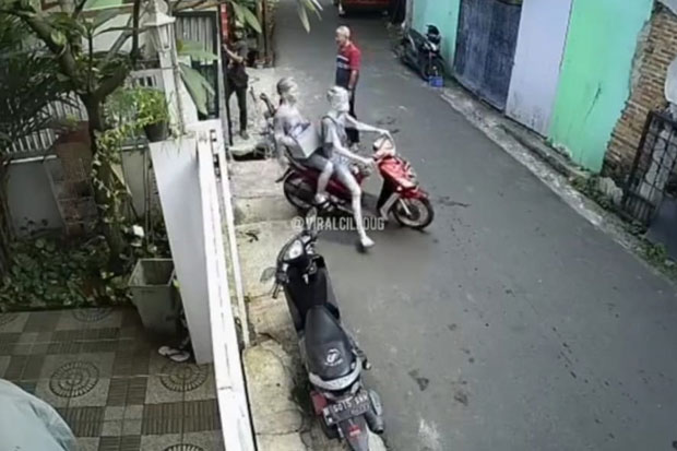 Kondisi Ramai, 2 Manusia...