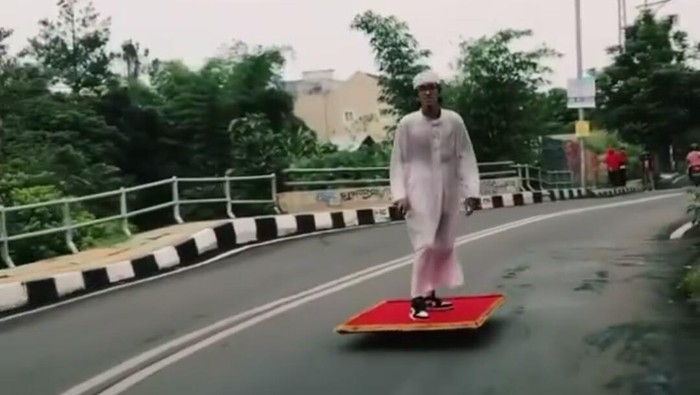 Aksi Aladin Terbang...