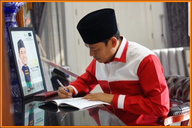 Akrab dengan Jokowi,...