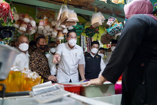 Mendag Blusukan ke Pasar,...