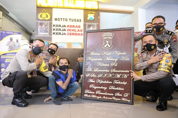Tangis Bahagia Pecah,...