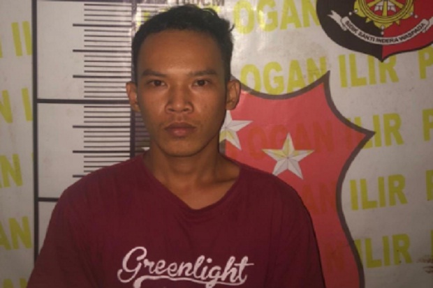 Pemuda Bejat Ini di...