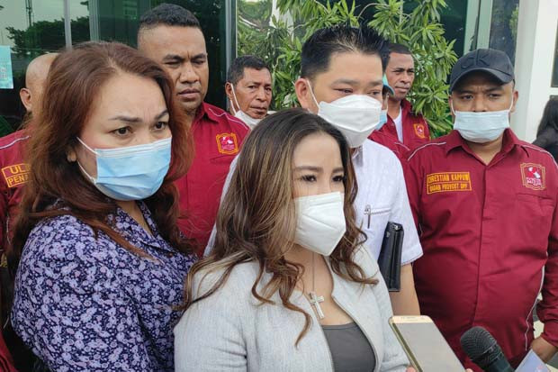 Putri Sulung John Kei...