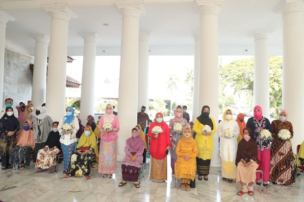 Hari Kartini Bupati...