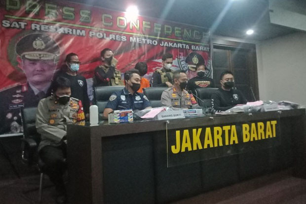 Pembunuhan di Arena...