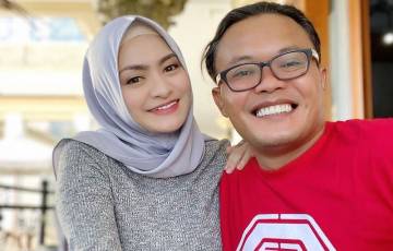 Adik Nathalie Holscher...