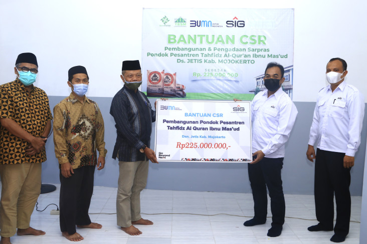 SIG Serahkan Bantuan...