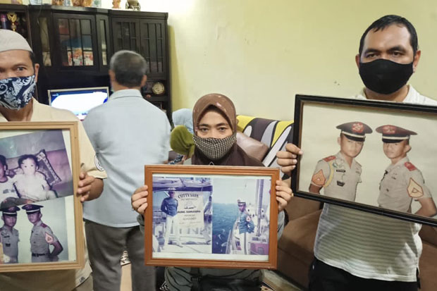 Keluarga Kolonel Harry...