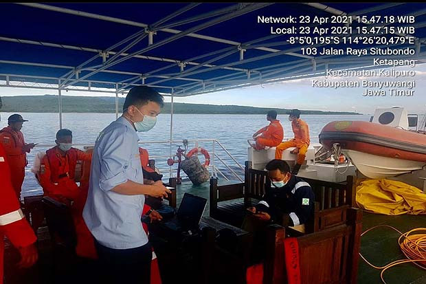 Pencarian KRI Nanggala-402,...