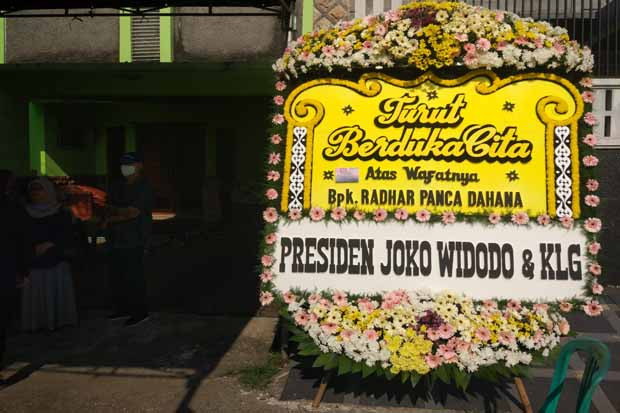 Jokowi Kirim Karangan...