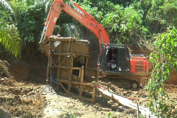 Menambang Emas secara...
