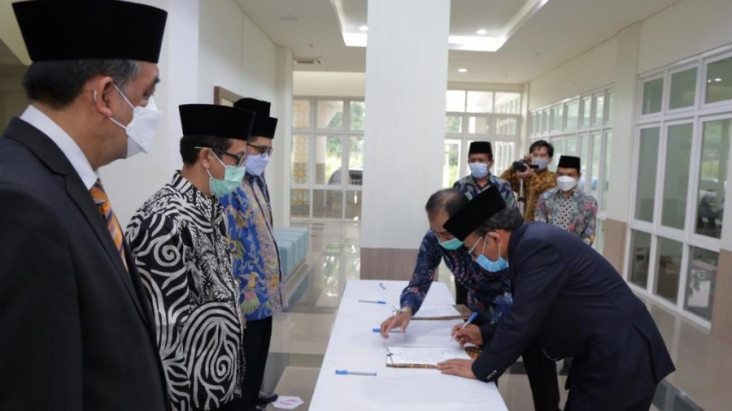 Lantik Wakil Rektor,...