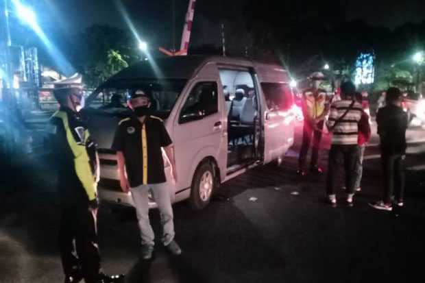 Nekat Bawa Pemudik di...