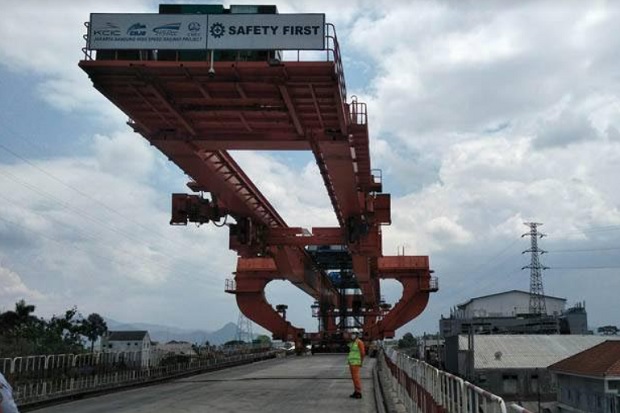 Proyek Kereta Cepat...