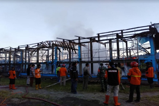 Peternakan Terbakar,...