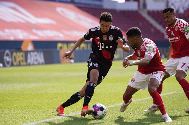 Muenchen Tunda Rayakan...