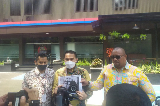 Tua dan Kurang Penglihatan,...