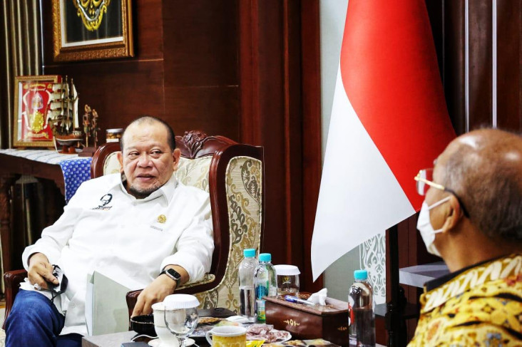 Ketua DPD Ingatkan Buku...