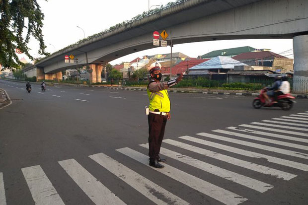 Akhir Pekan, Arus Lalu...