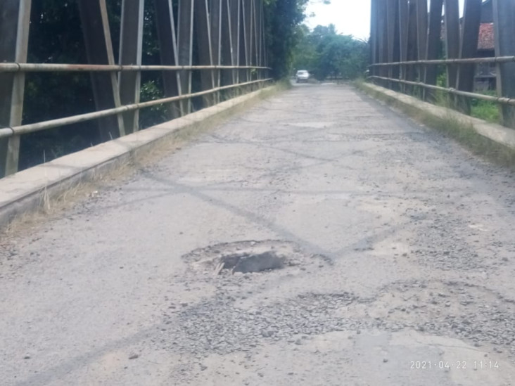 Awas! Jembatan Penghubung...