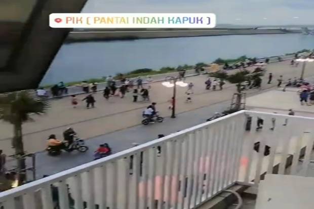 Ada Apa di Pantai Indah...