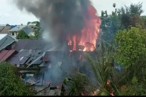 Api Berkobar di Pontianak,...