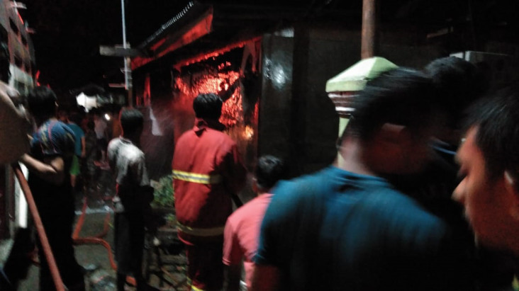 3 Rumah Warga Ludes...