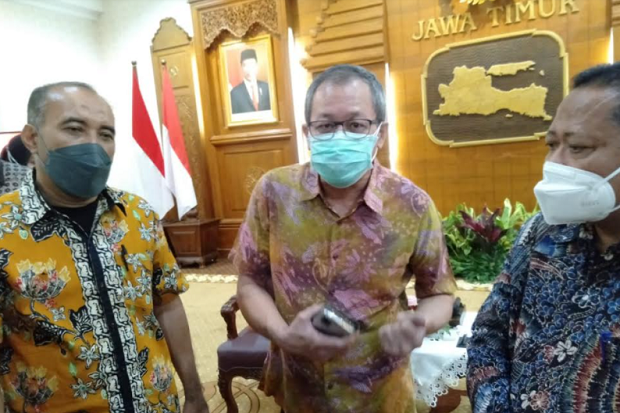 Pengusaha Sarang Burung...