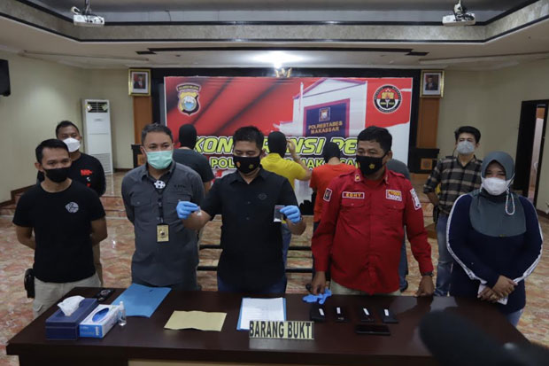 Empat Oknum Pejabat...