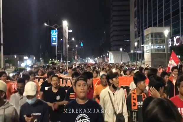 Oknum Fans Persija dan...
