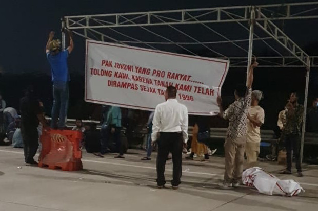 Tuntut Ganti Rugi Tanah,...