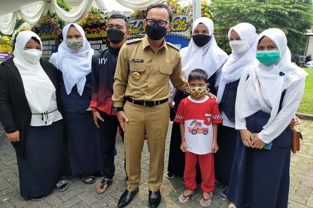 Bima Arya Kunjungi Keluarga...