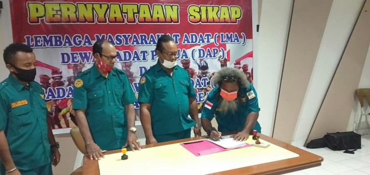 3 Lembaga Adat Papua...