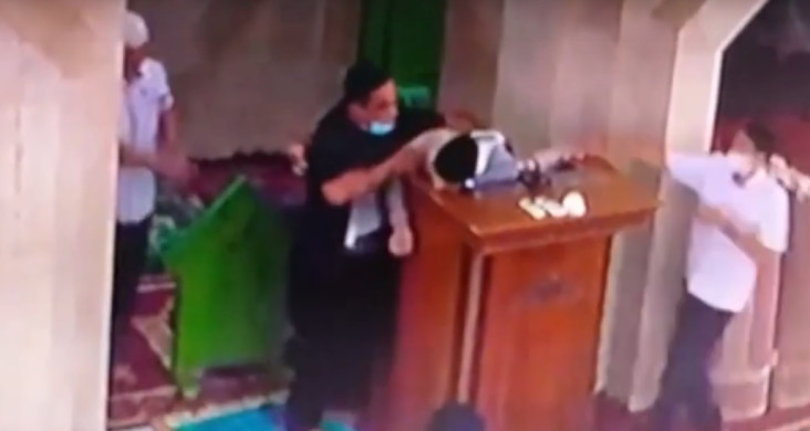 Jamaah Masjid Gempar,...