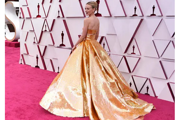 Carey Mulligan hingga...