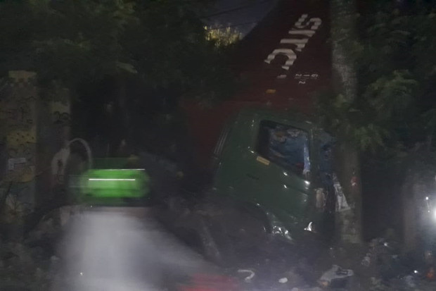 Sopir Ngantuk, Truk...