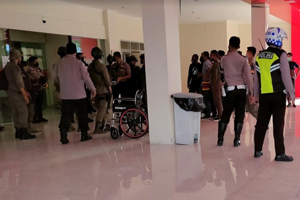 Baku Tembak dengan OPM,...
