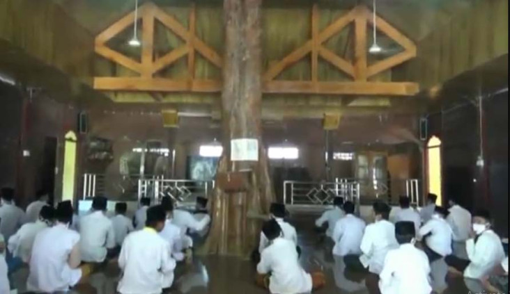 Masjid Unik di Tuban,...