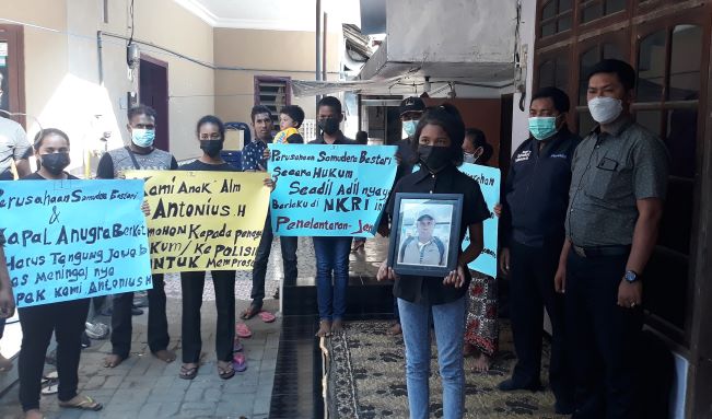 Yakin Janggal, Keluarga...