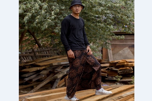 Unik, Sarung Batik Milenial...