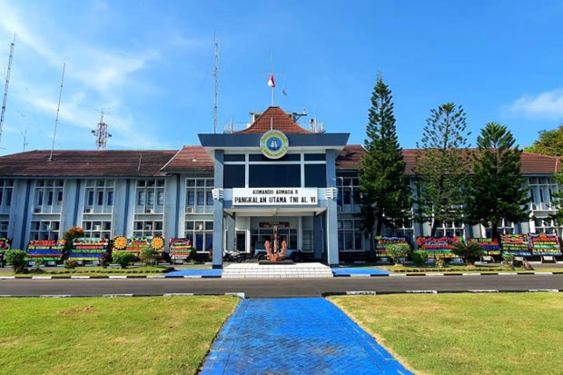 Karangan Bunga Ucapan...