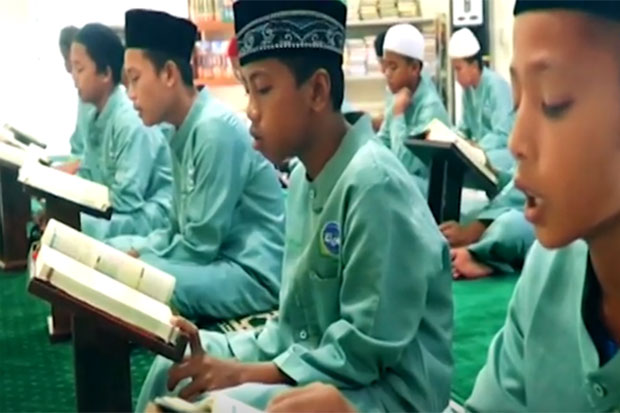 Berbagi Paket Ramadhan,...