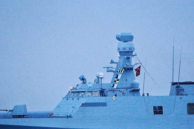 Kapal Perang Turki Kibarkan...