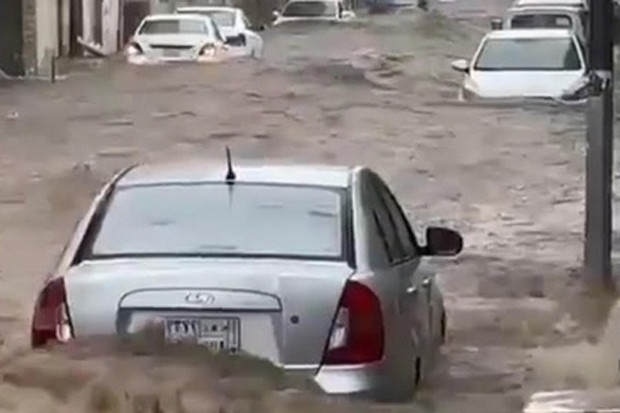 Sekitar Kakbah Banjir,...