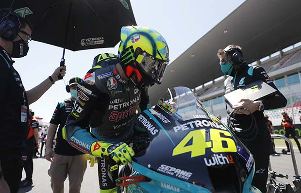 Valentino Rossi Usung...